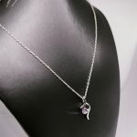 Stiilne väljendusrikka kujuga kaelakee