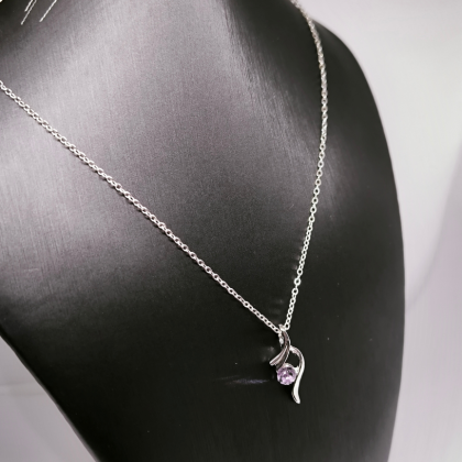 Stiilne väljendusrikka kujuga kaelakee