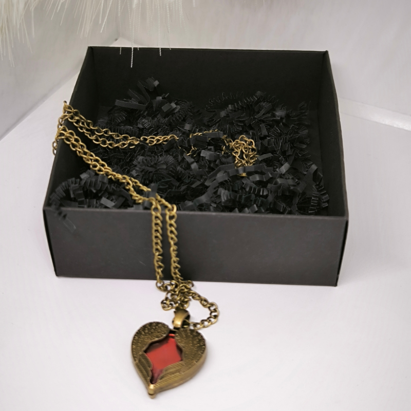 Kaelakee kristallsüdamega