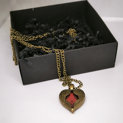 Kaelakee kristallsüdamega