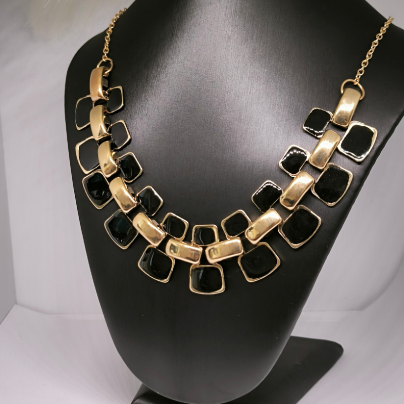 Keerukas vintage-stiilis ehe – kaelakee