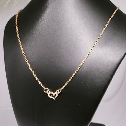 Südamekujuline stiilne kaelakee