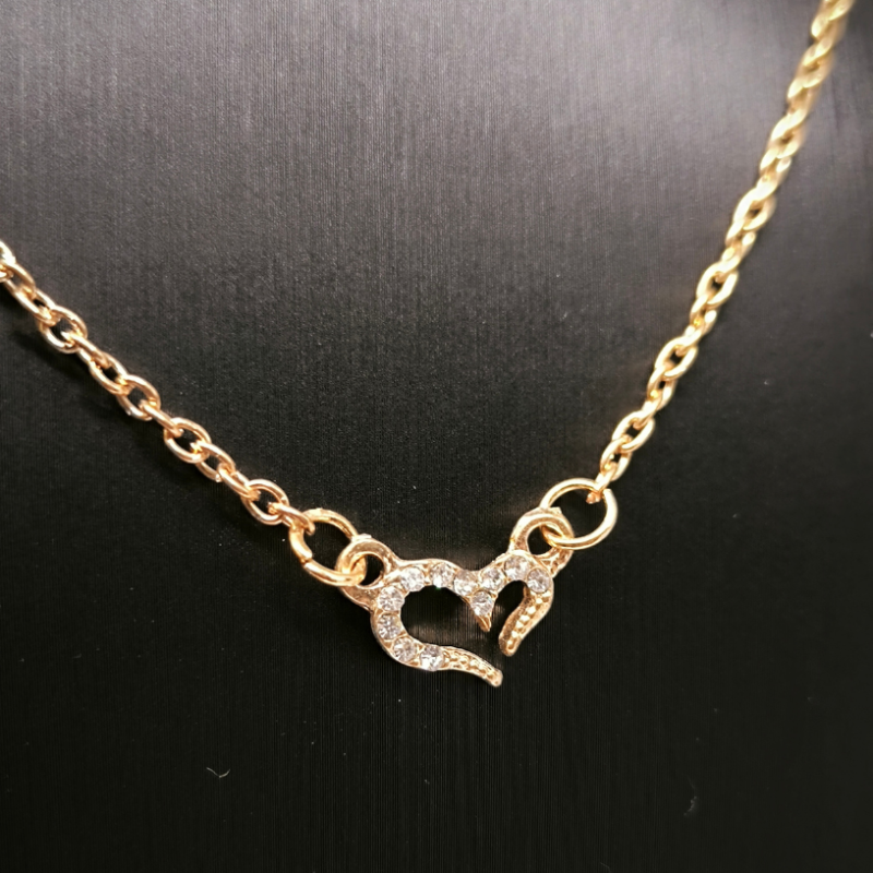 Südamekujuline stiilne kaelakee