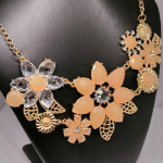 Lilleõite imiteeriv kaelakee