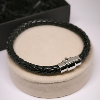 Kõrgekvaliteediline must käevõru magnetkinnitusega