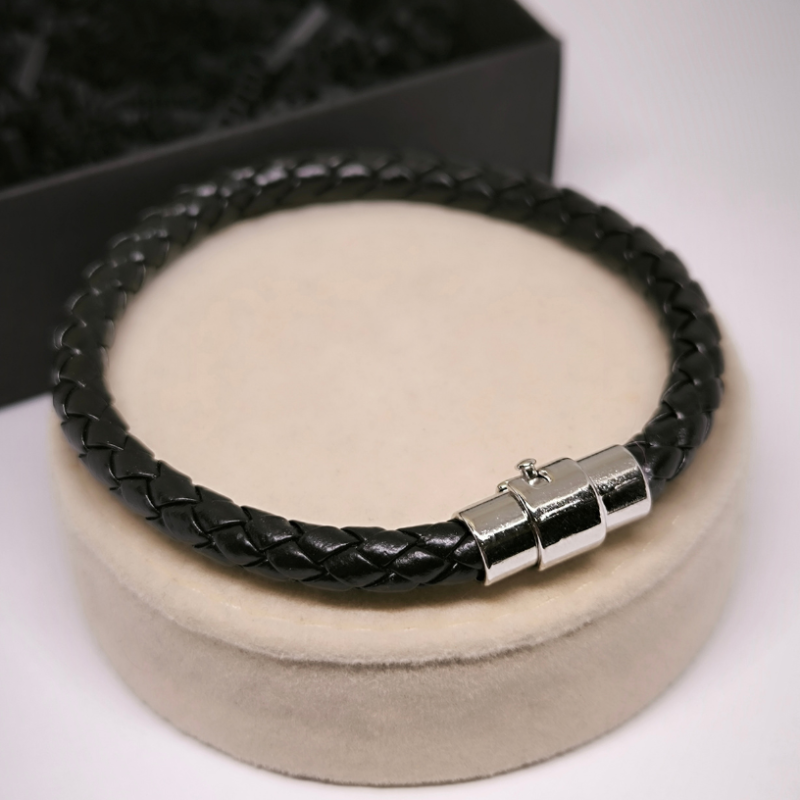 Kõrgekvaliteediline must käevõru magnetkinnitusega