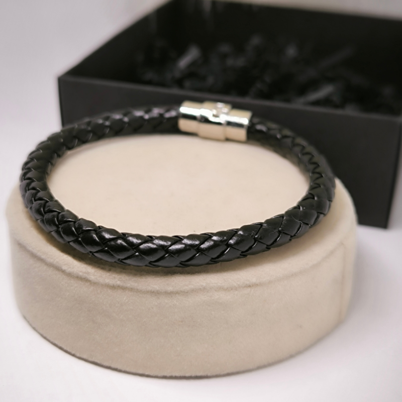 Kõrgekvaliteediline must käevõru magnetkinnitusega