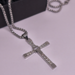 Kaelakee filmist “Kiired ja vihased“