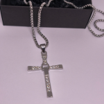 Kaelakee filmist “Kiired ja vihased“