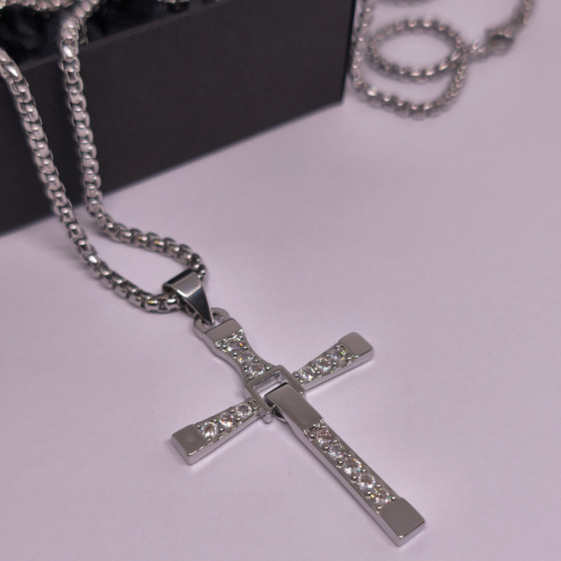 Kaelakee filmist “Kiired ja vihased“