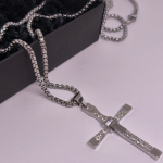 Kaelakee filmist “Kiired ja vihased“