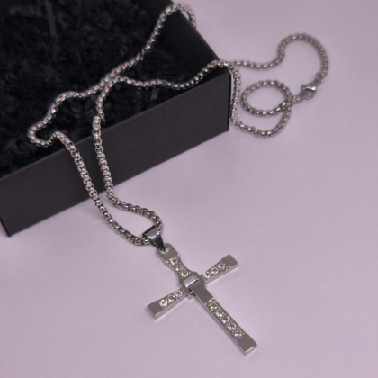 Kaelakee filmist “Kiired ja vihased“