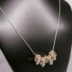 Naiste kaelakee "Rõngad"