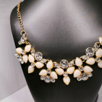 Vintage-stiilis kaelakee – koljees