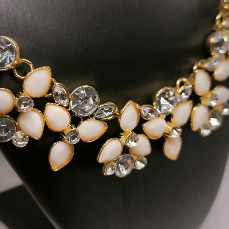 Vintage-stiilis kaelakee – koljees