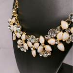 Vintage-stiilis kaelakee – koljees