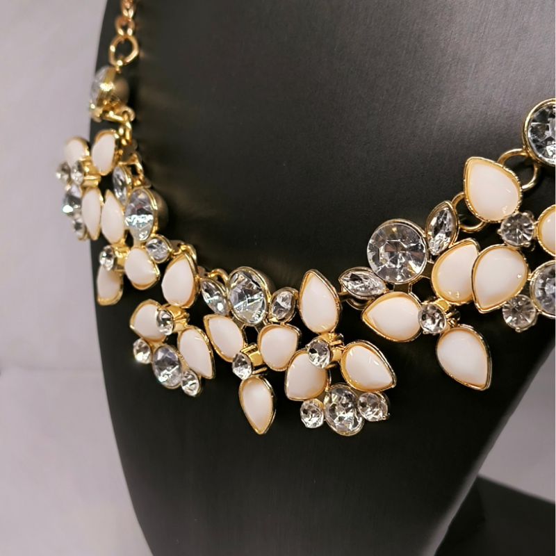 Vintage-stiilis kaelakee – koljees