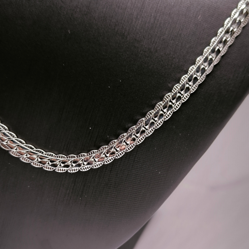 Massiivne hõbedavärvi kett