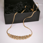 Kristallidega punutise kujuline kaelakee