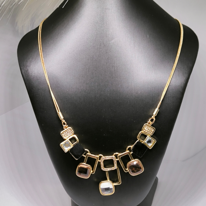 Klassikaline vintage-stiilis kaelakee