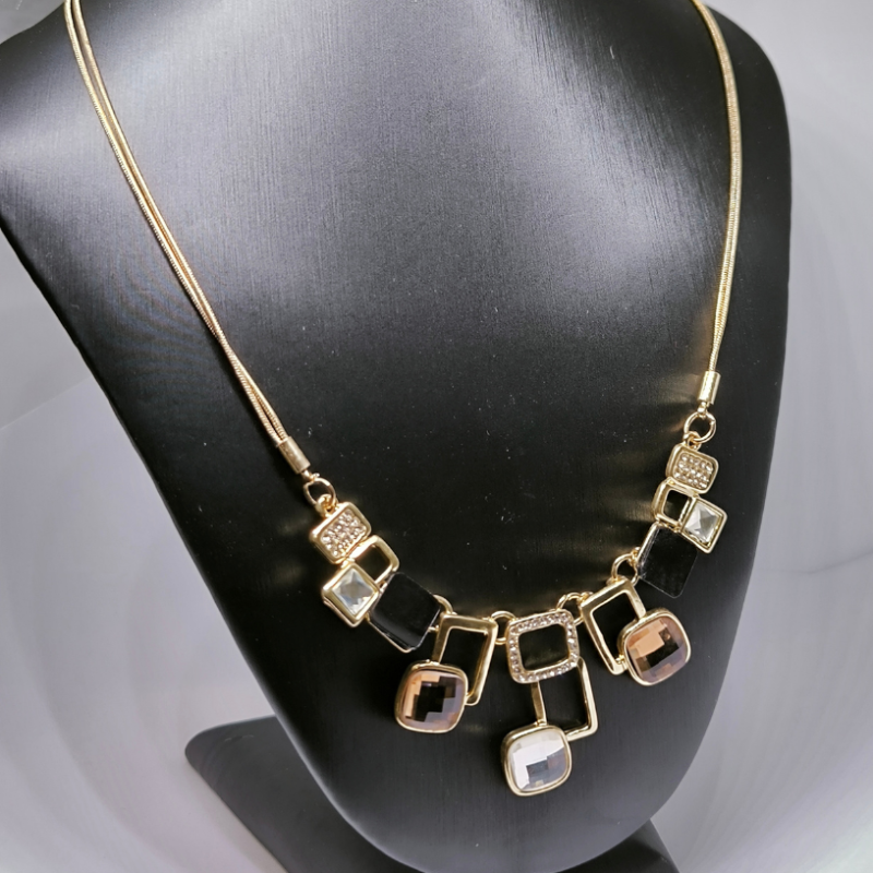 Klassikaline vintage-stiilis kaelakee