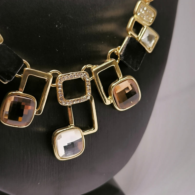 Klassikaline vintage-stiilis kaelakee