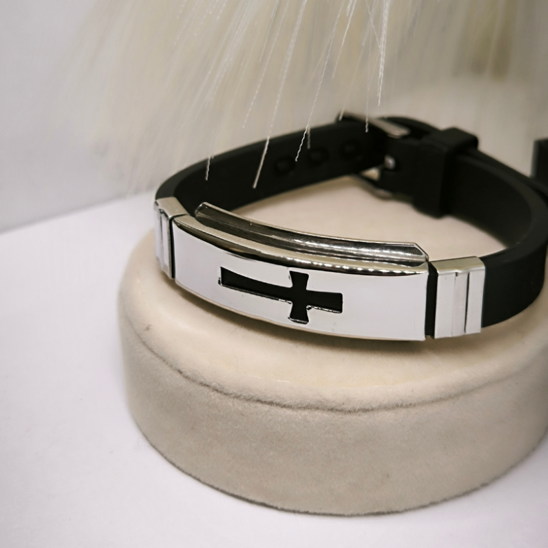 Roostevabast terasest käevõru "Rist"