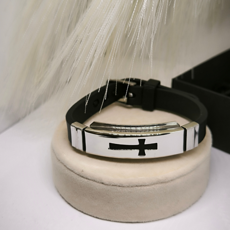 Roostevabast terasest käevõru "Rist"