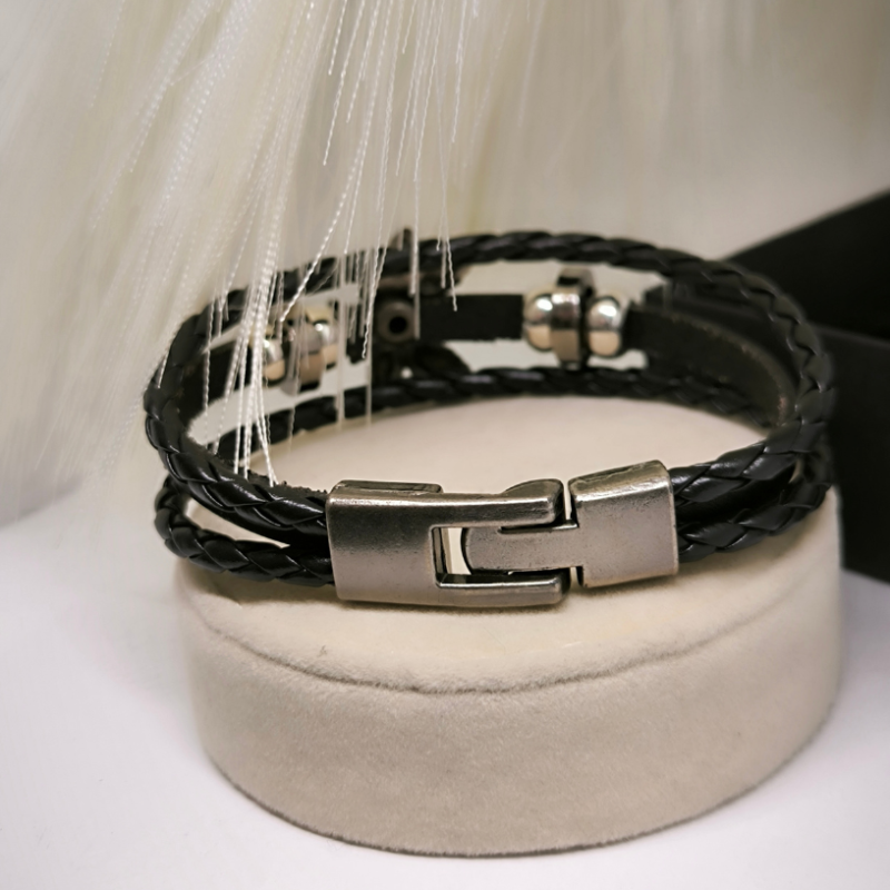 Nahast käevõru "Ganja"