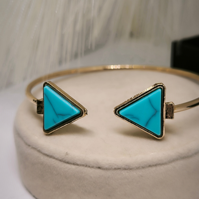 Kuldse värviga käevõrud "Kolmnurgad"