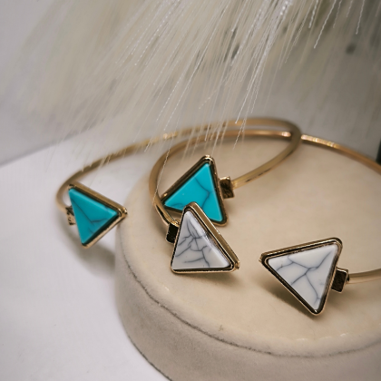 Kuldse värviga käevõrud "Kolmnurgad"