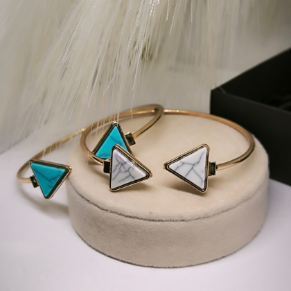 Kuldse värviga käevõrud "Kolmnurgad"