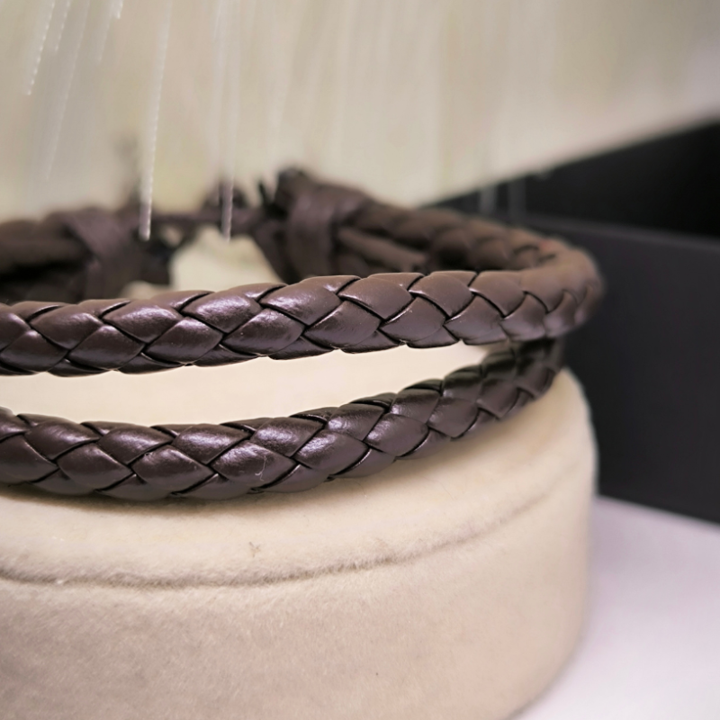 Nahast käevõrud "Punutis"