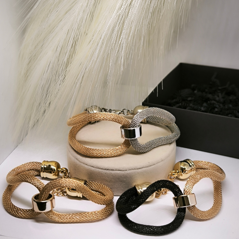 Eksklusiivse disainiga kaheosaline käevõru