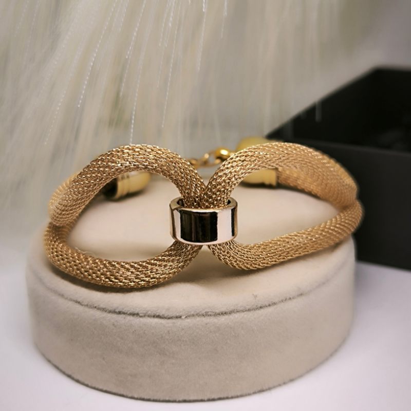 Eksklusiivse disainiga kaheosaline käevõru