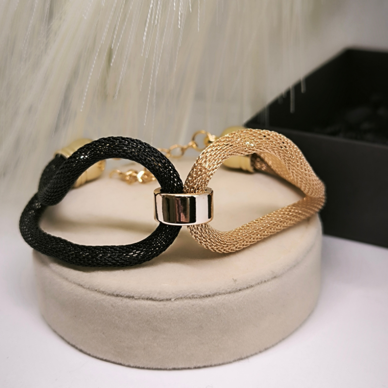 Eksklusiivse disainiga kaheosaline käevõru