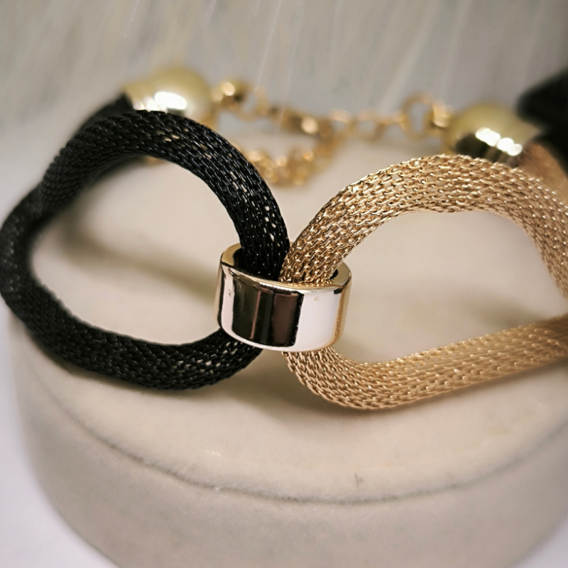 Eksklusiivse disainiga kaheosaline käevõru