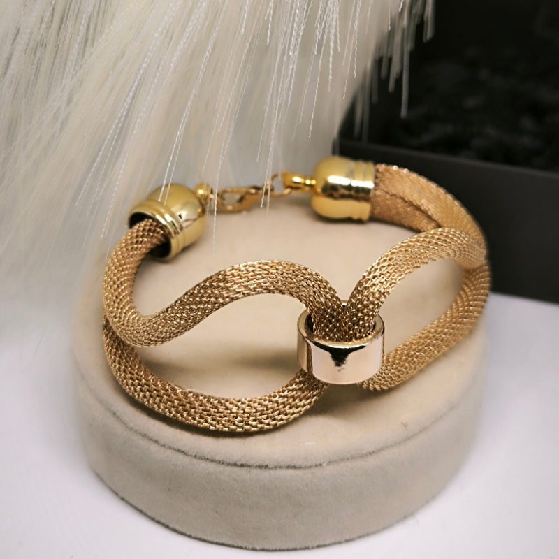 Eksklusiivse disainiga kaheosaline käevõru