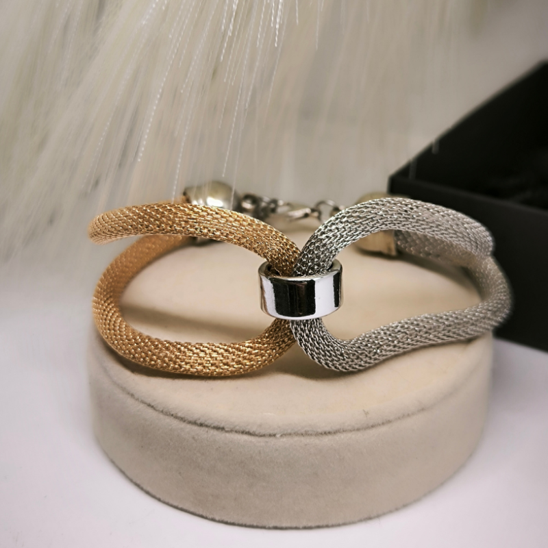 Eksklusiivse disainiga kaheosaline käevõru