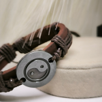 Nahast käevõru "Yin ja Yang"