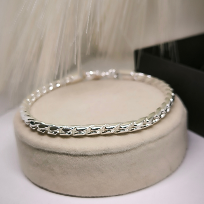 Nöörikujuline käevõru