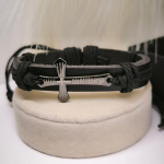 Nahast meeste käevõru ristielemendiga