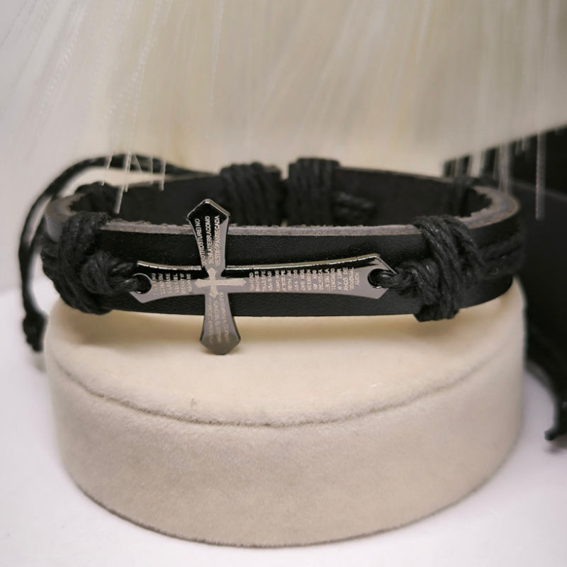 Nahast meeste käevõru ristielemendiga