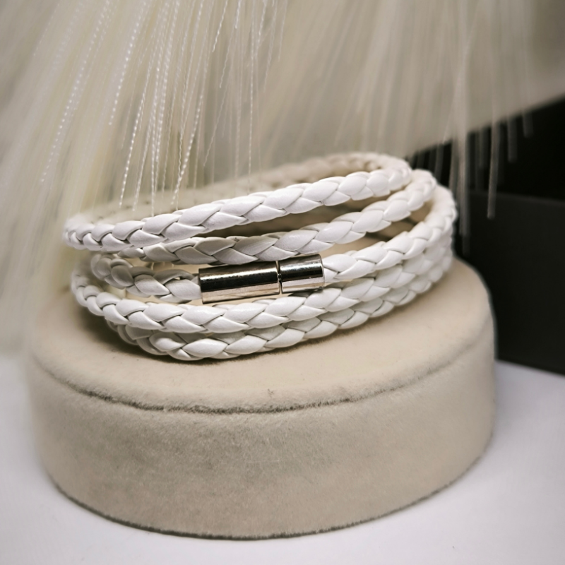 Viiekihiline nahast köie tüüpi meeste käevõru metallist aktsendiga