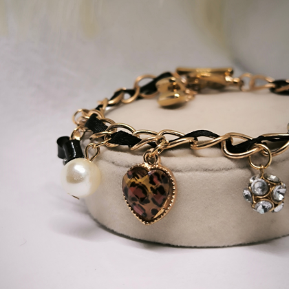 Käevõru leopardimustriga elementidega