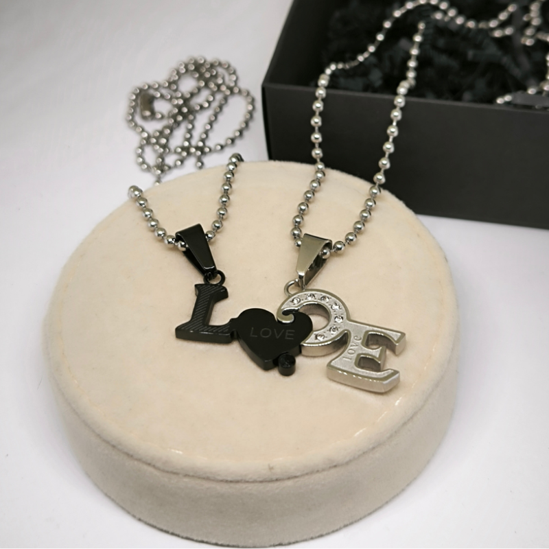 Kaelakeed paarile "LoVe"