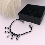 Kaelakee "Must elegants"