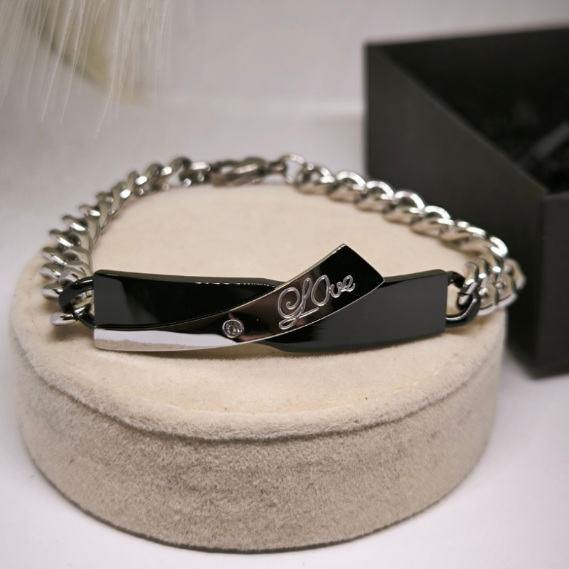 Käevõrude komplekt paarile "Love"