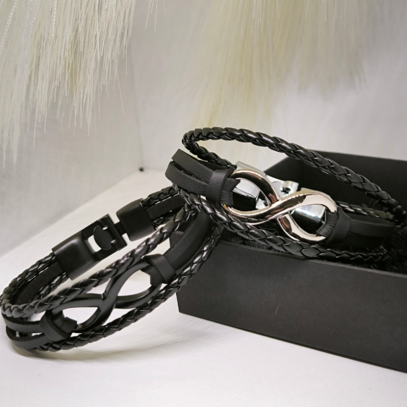 Hästi sobivate nahast käevõrude komplekt paaridele