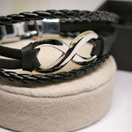 Hästi sobivate nahast käevõrude komplekt paaridele